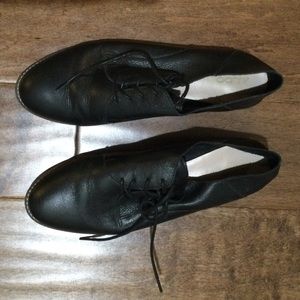 Women’s Aldo Leather Shoe - size 9 black